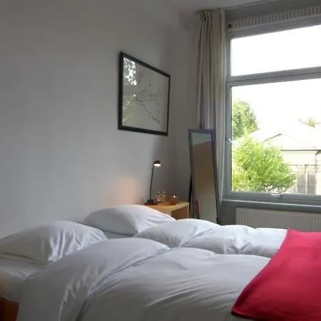 Top-end Refurbished Luxury Studio Sleeps 4 - Ref Amsa103